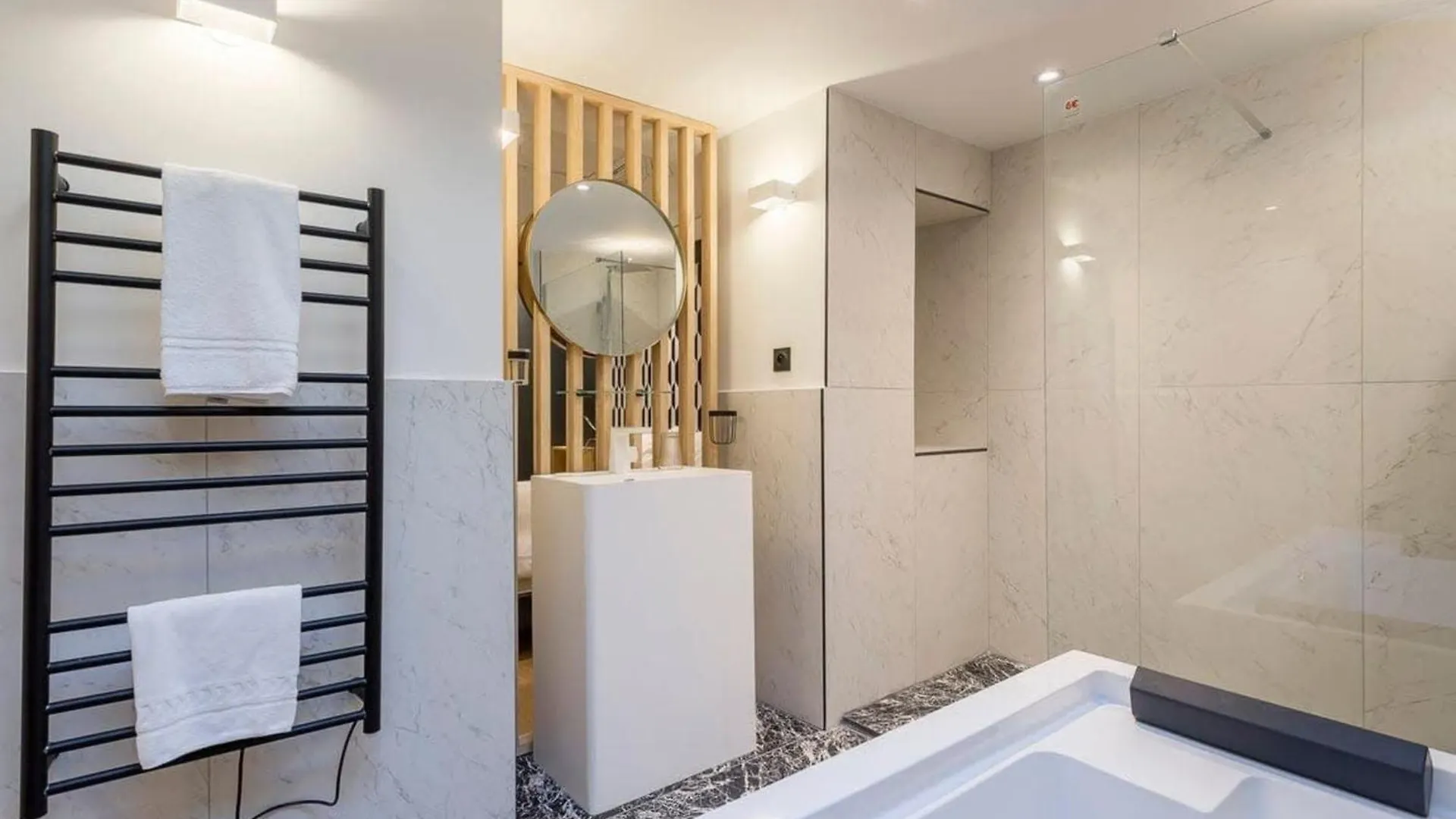 Victor Hugo Romantic Suite - Sauna Et Balneo Lyon 0*,
