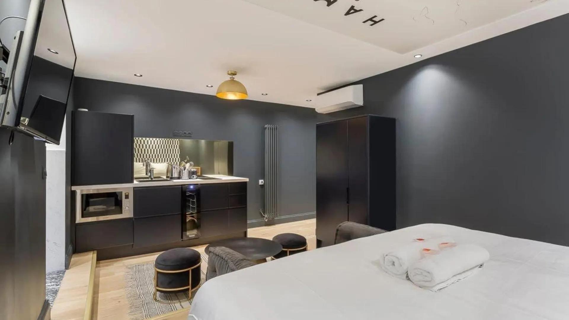 Victor Hugo Romantic Suite - Sauna Et Balneo Lyon 0*,  France