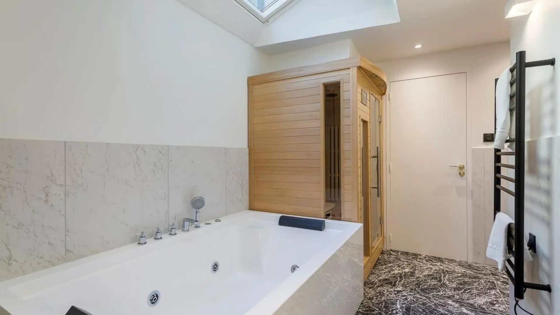 Victor Hugo Romantic Suite - Sauna Et Balneo Lyon Daire
